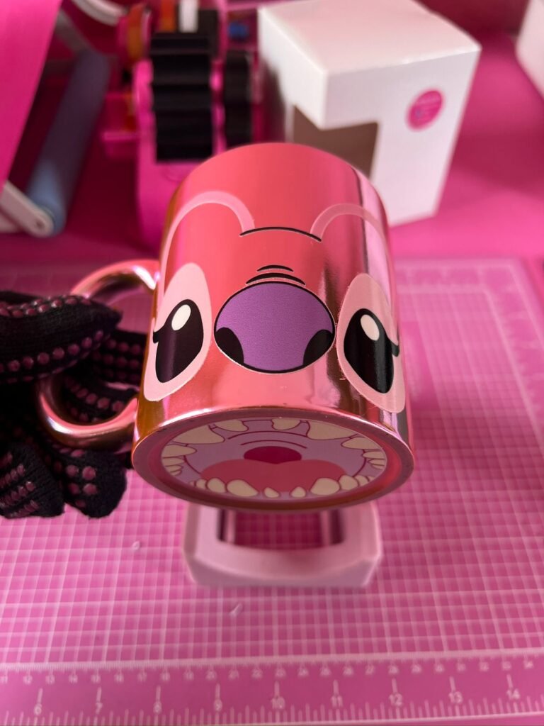 Taza metálica cromada con personaje Lilo impreso